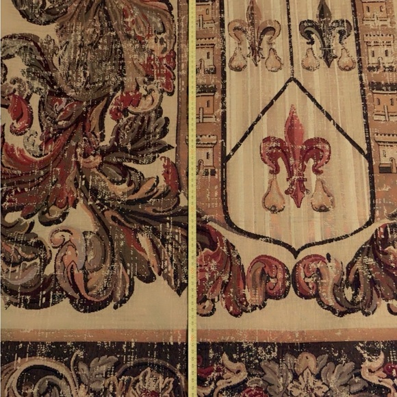Vintage Tapestry with Heraldic Design 7 feet 70’ x 4 feet 70’ - Picture 5 of 11
